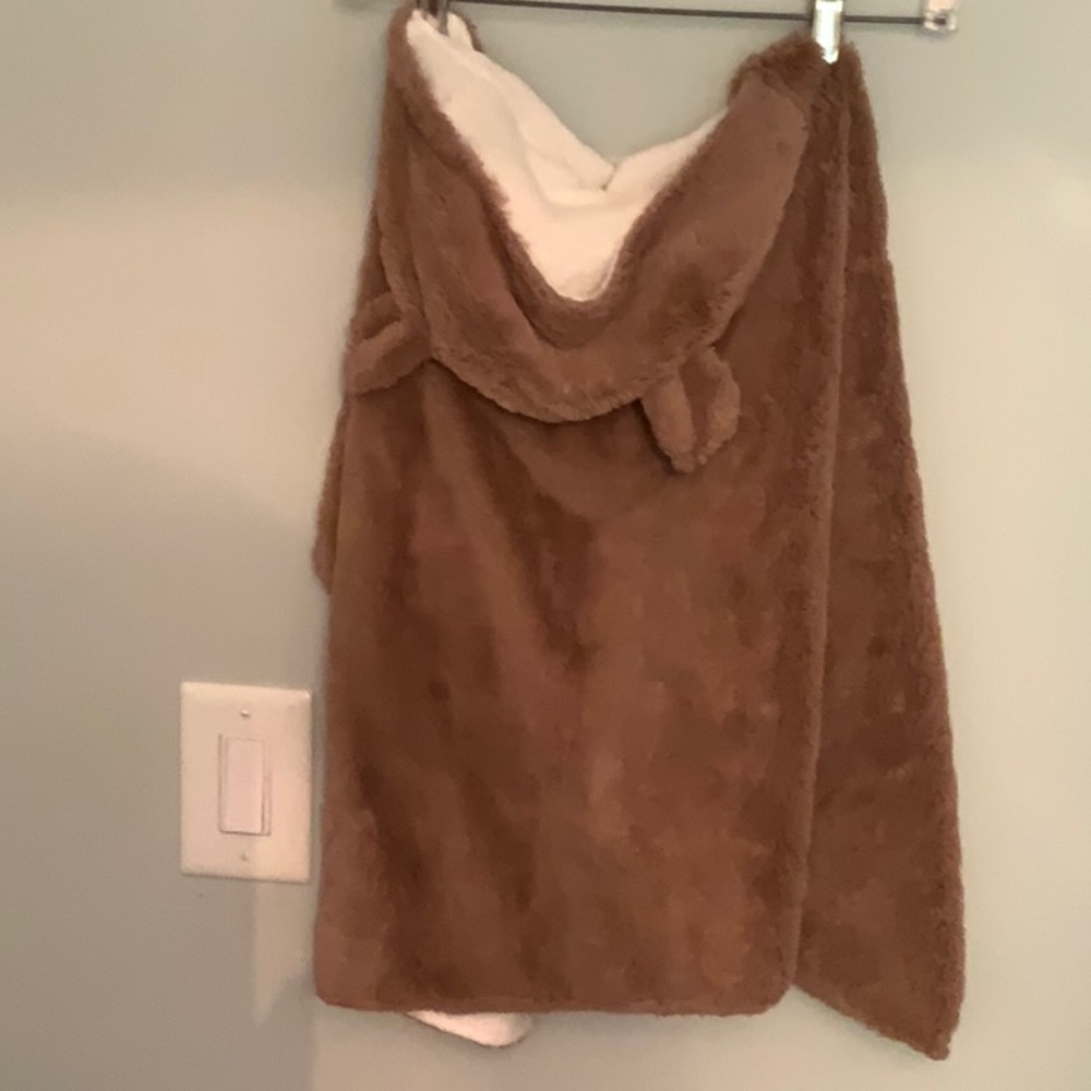BEAR KID HOODED TOWEL  FAUX FUR/ TERRY CLOTH LINED Pottery Barn